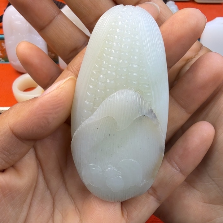 和田玉未镶嵌把件