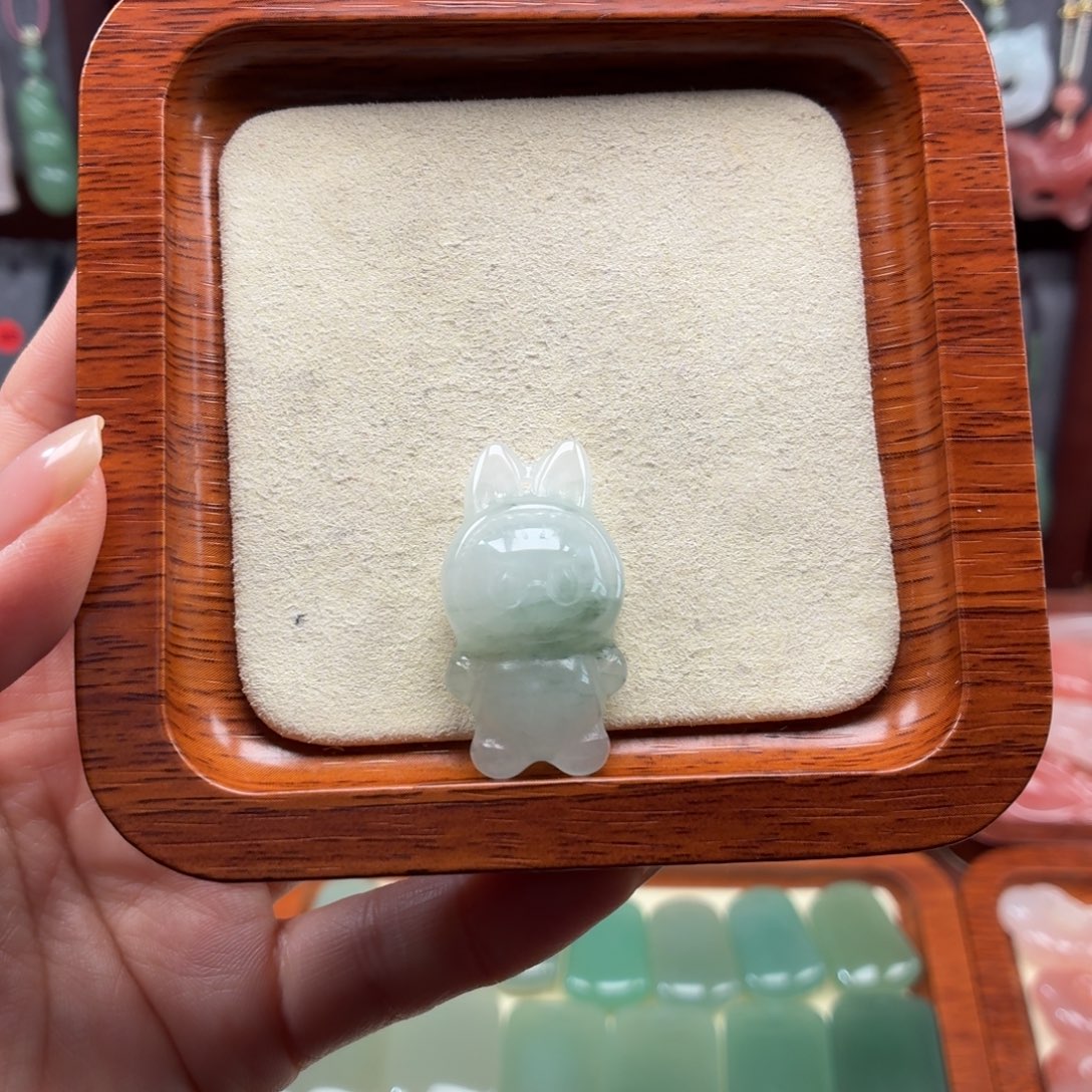 石英质玉未镶嵌颈饰