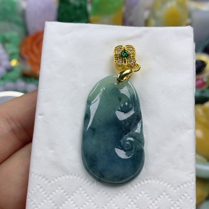 翡翠吊坠(赠链)未镶嵌