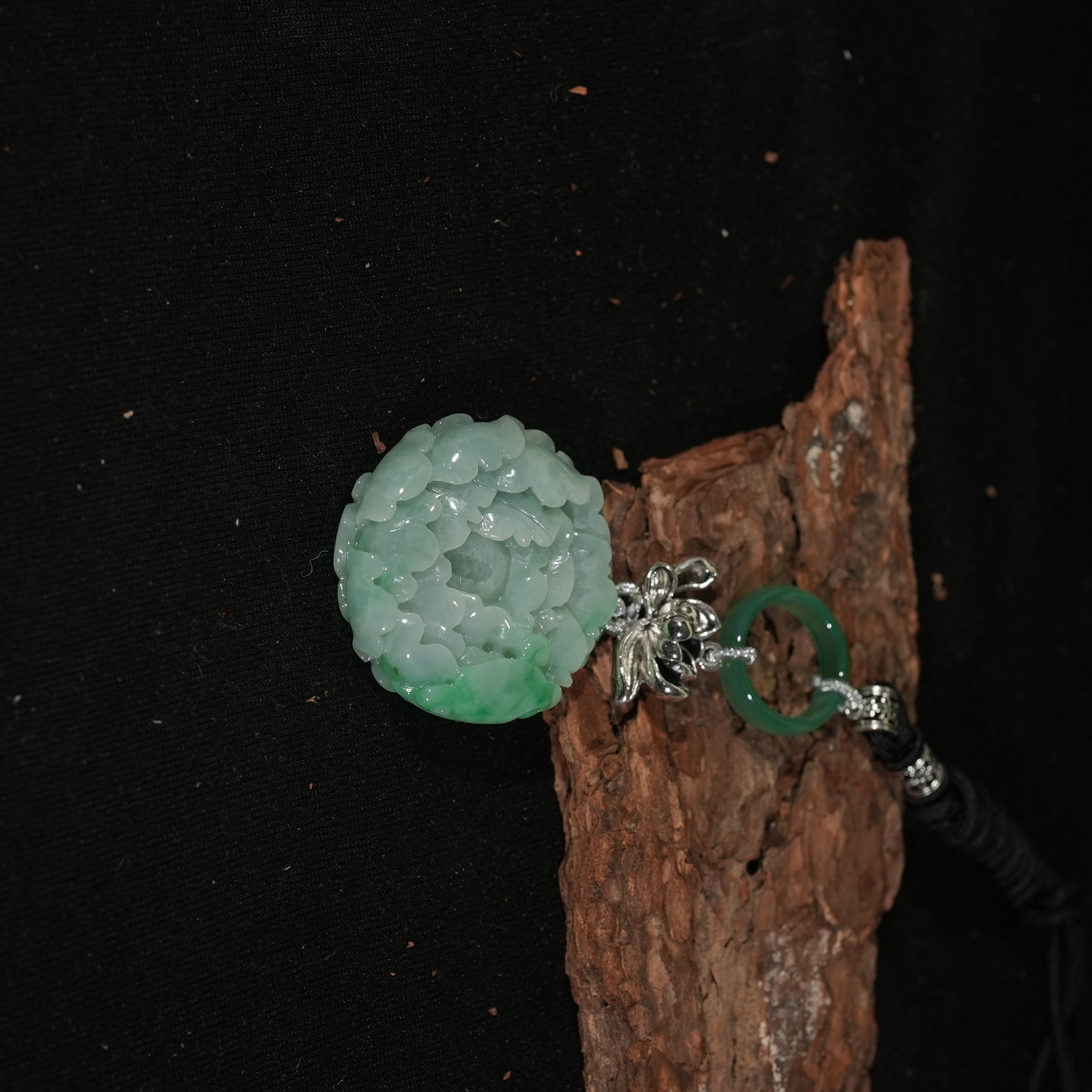 6.13香港王老板-翡翠吊坠1t1328