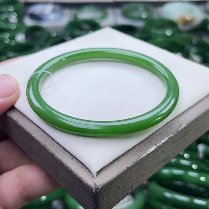 未镶嵌手镯和田玉（碧玉）