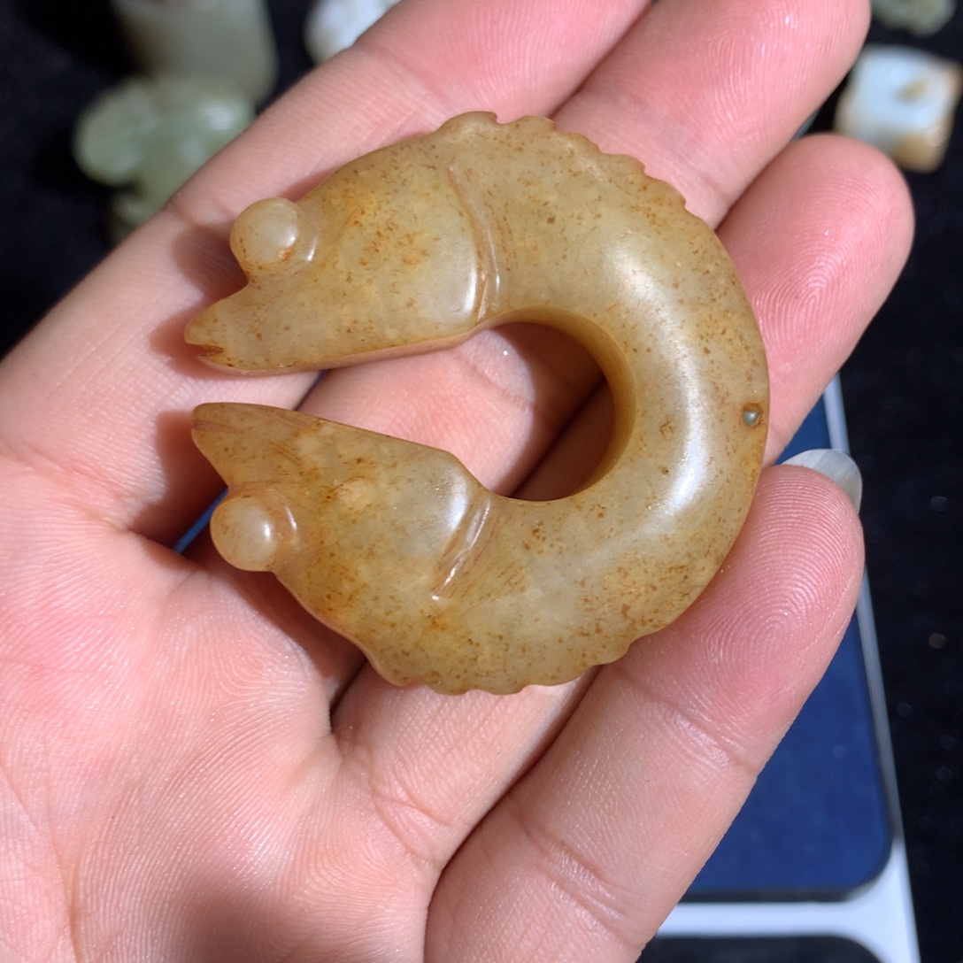 透闪石质玉未镶嵌颈饰