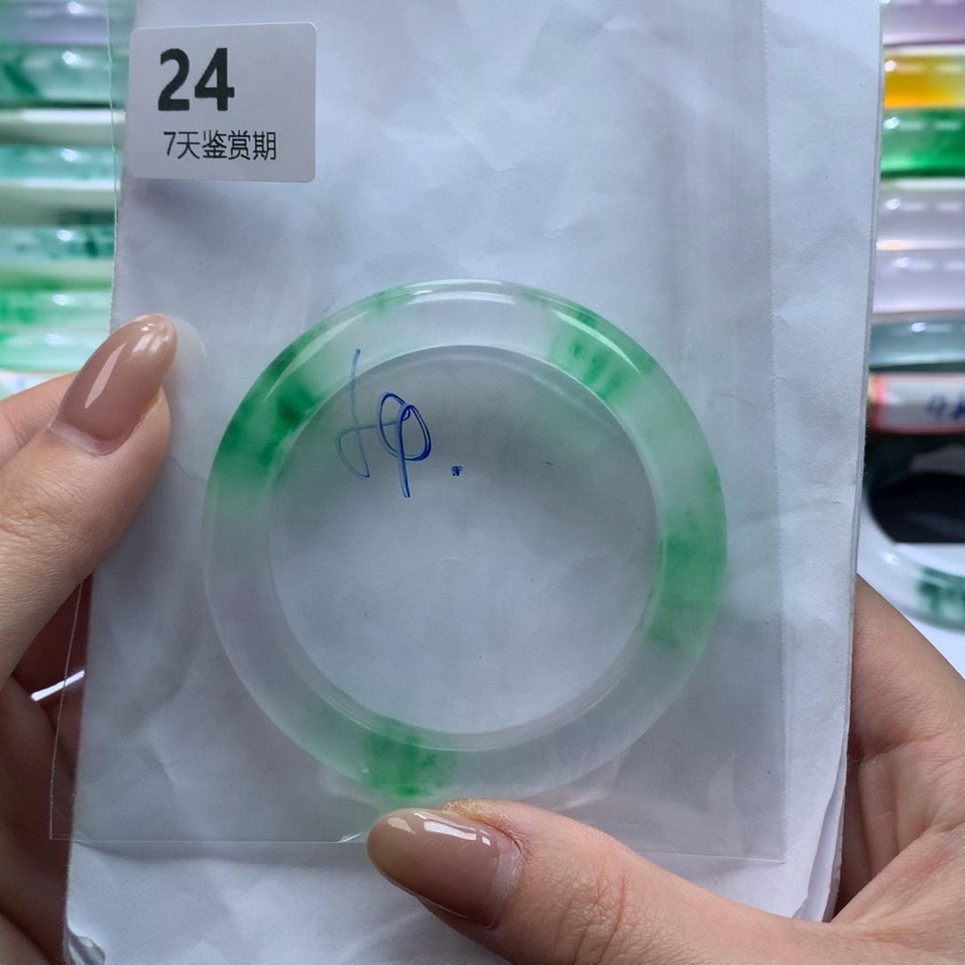 月***。石英质玉未镶嵌手镯定向链接截图为准莉莉24