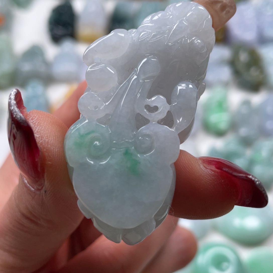 翡翠吊坠(赠链)未镶嵌