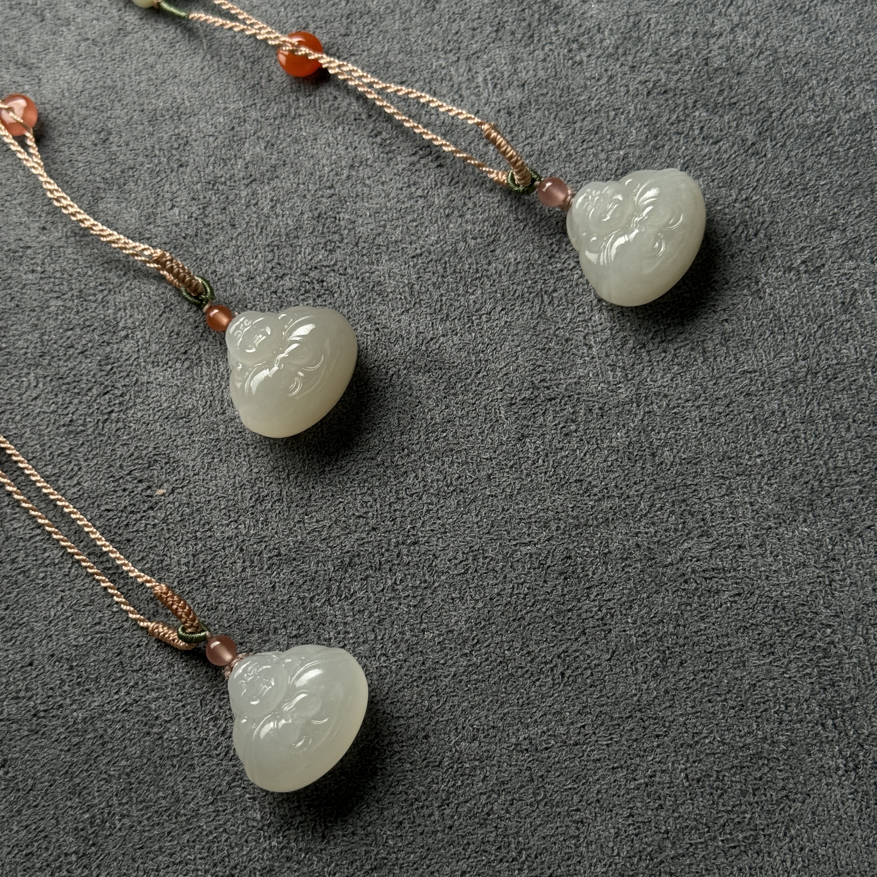 和田玉抱抱佛吊坠多样性发一