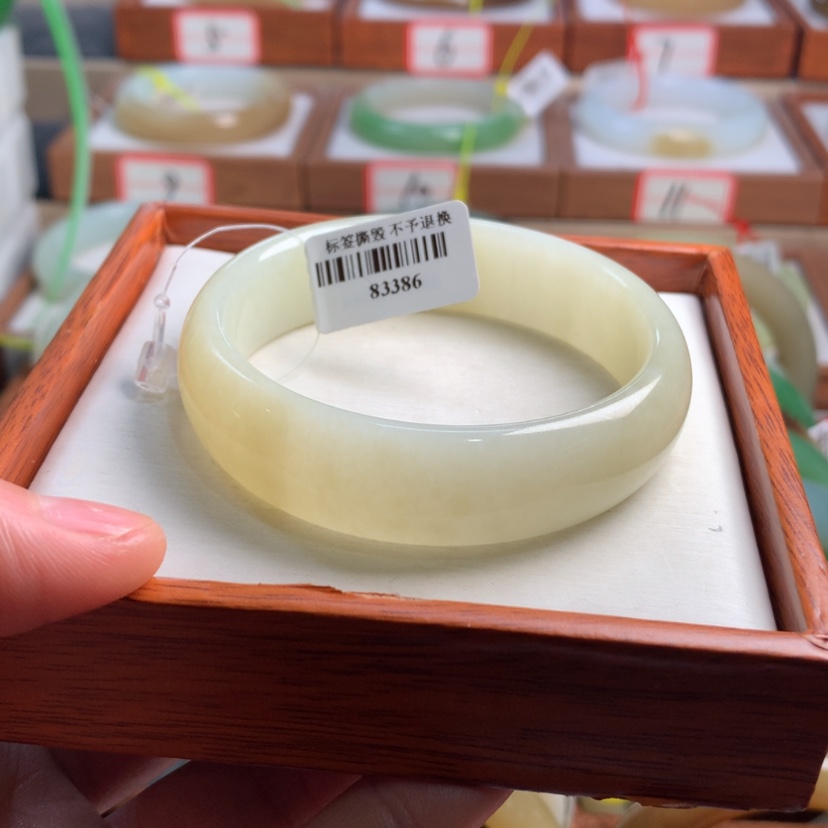 【闪购商品】和田玉手镯未镶嵌55.5