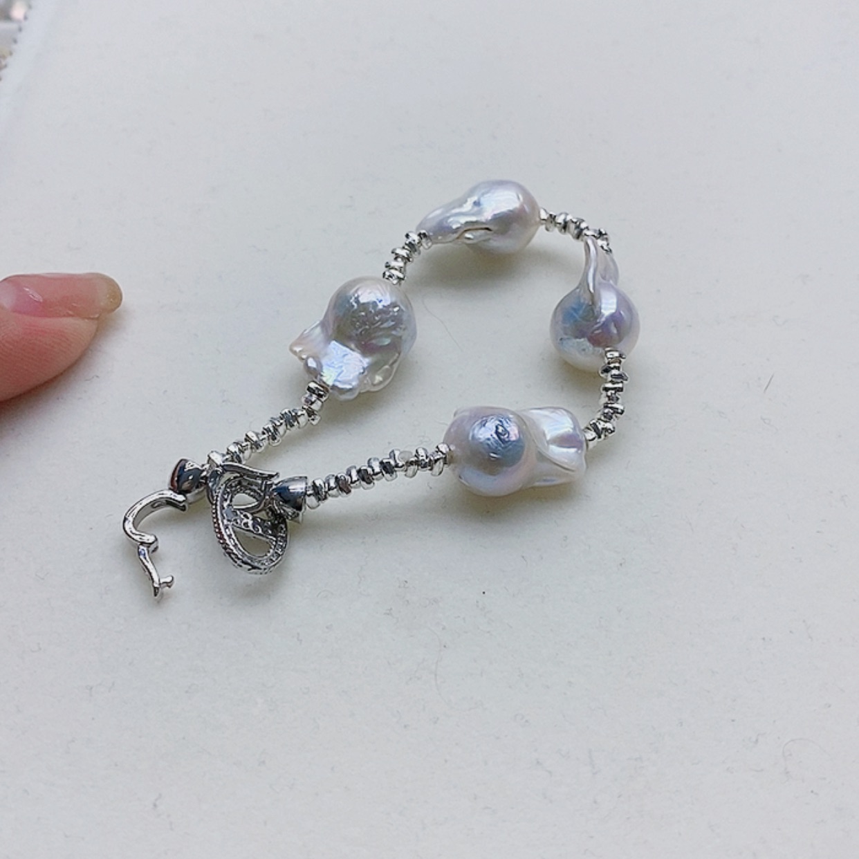 【闪购商品】银S925镶嵌淡水珍珠耳饰X****猫