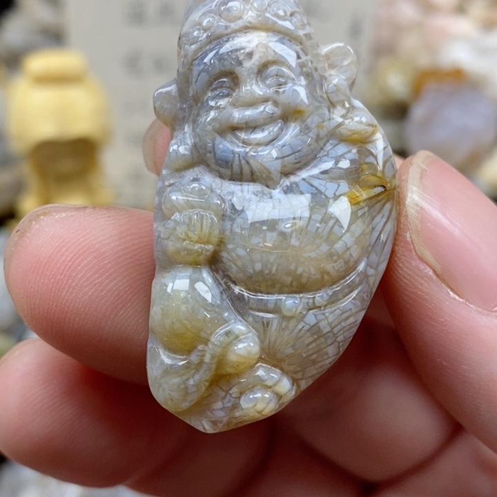 颈饰未镶嵌硅化珊瑚（珊瑚玉）