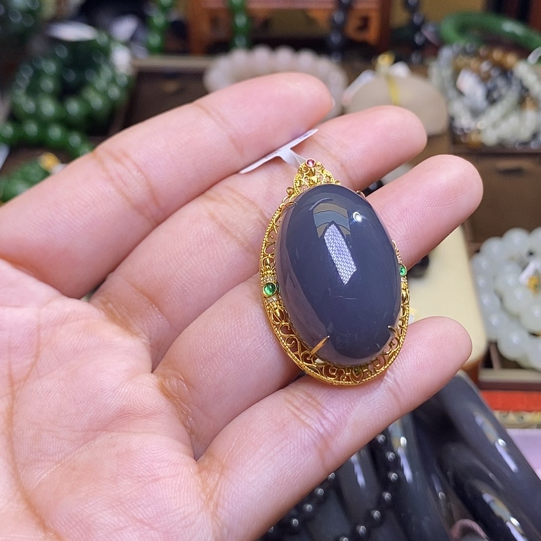 和田玉未镶嵌烟紫老矿料收藏毕业级金镶鸽子蛋