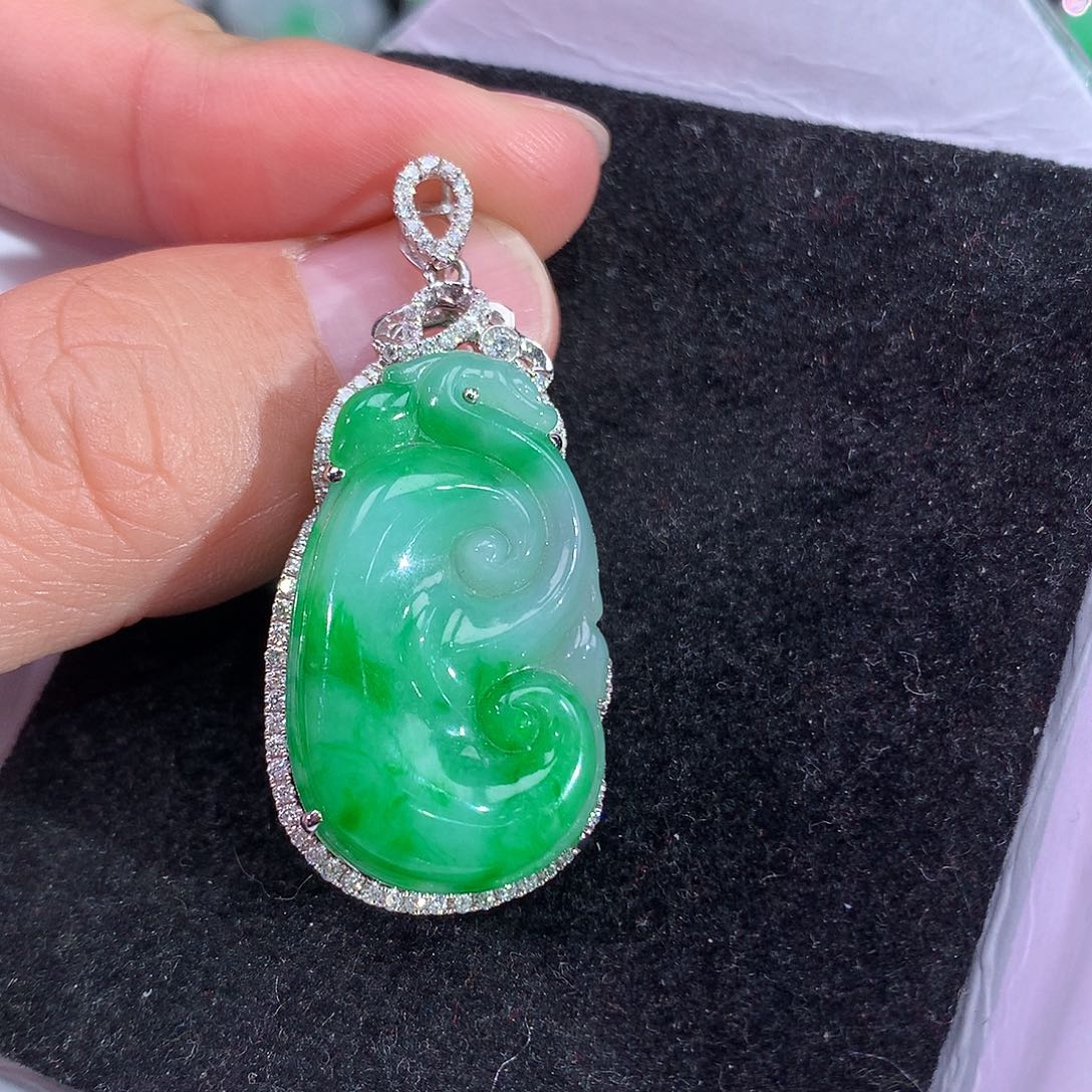 翡翠吊坠(不含链)18K金镶嵌
