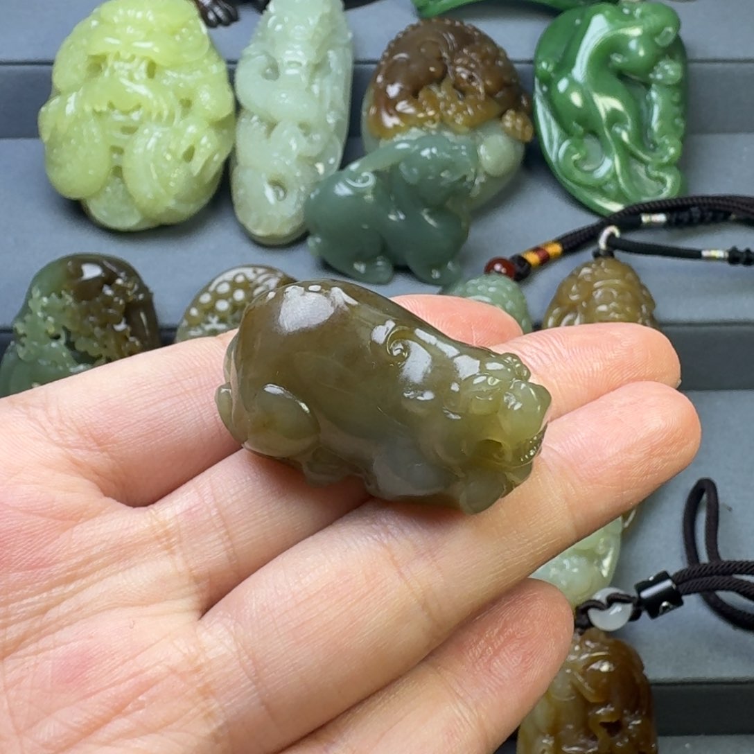 和田玉颈饰未镶嵌