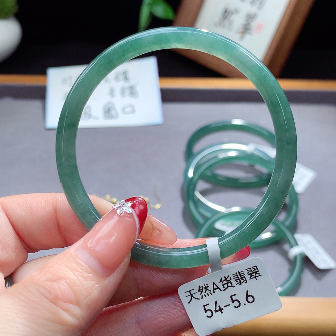 翡翠手镯（圆镯）未镶嵌