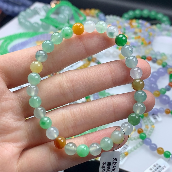 翡翠手镯未镶嵌卡