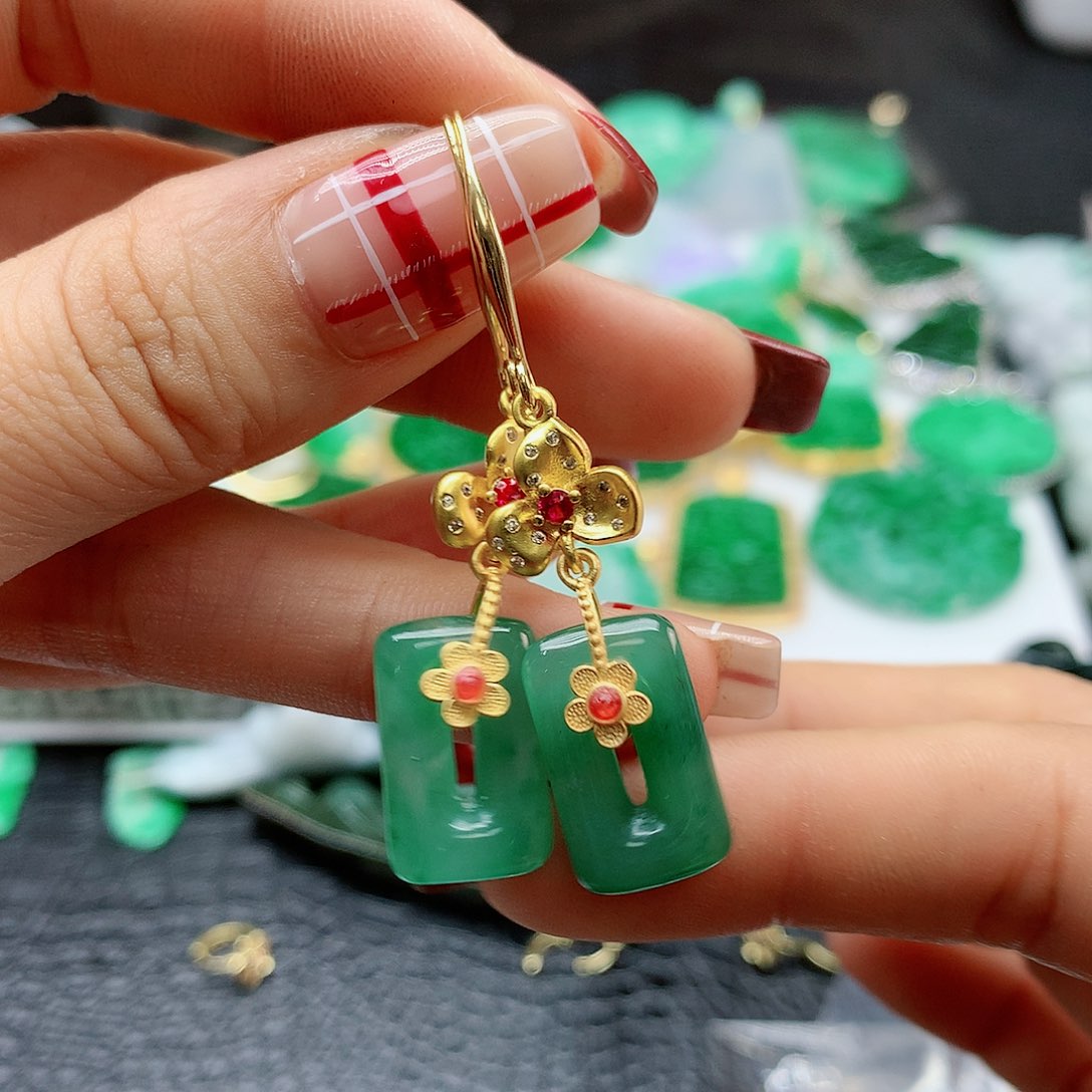 【闪购商品】石英质玉耳钉未镶嵌，