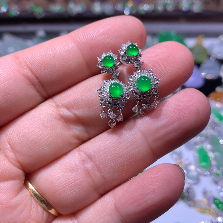 翡翠18K金镶嵌耳饰