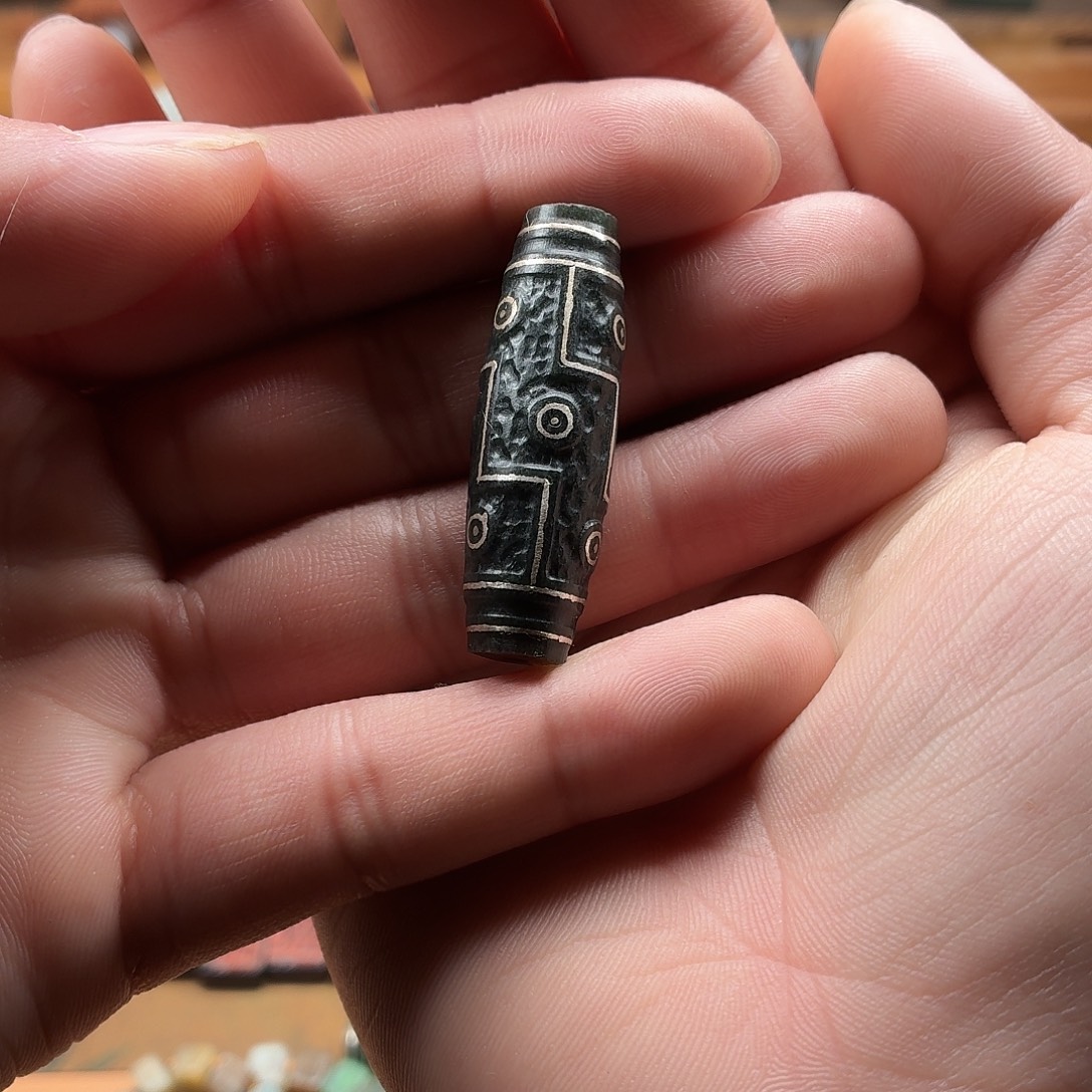 黑***白和田玉未镶嵌颈饰