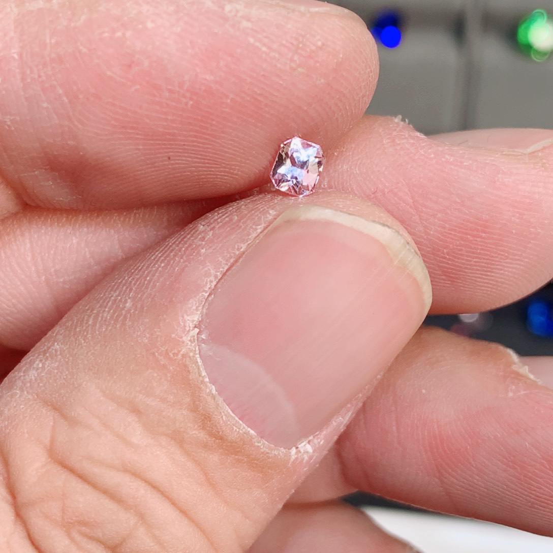 蓝宝石裸石未镶嵌无烧粉色蓝宝石 0.39ct