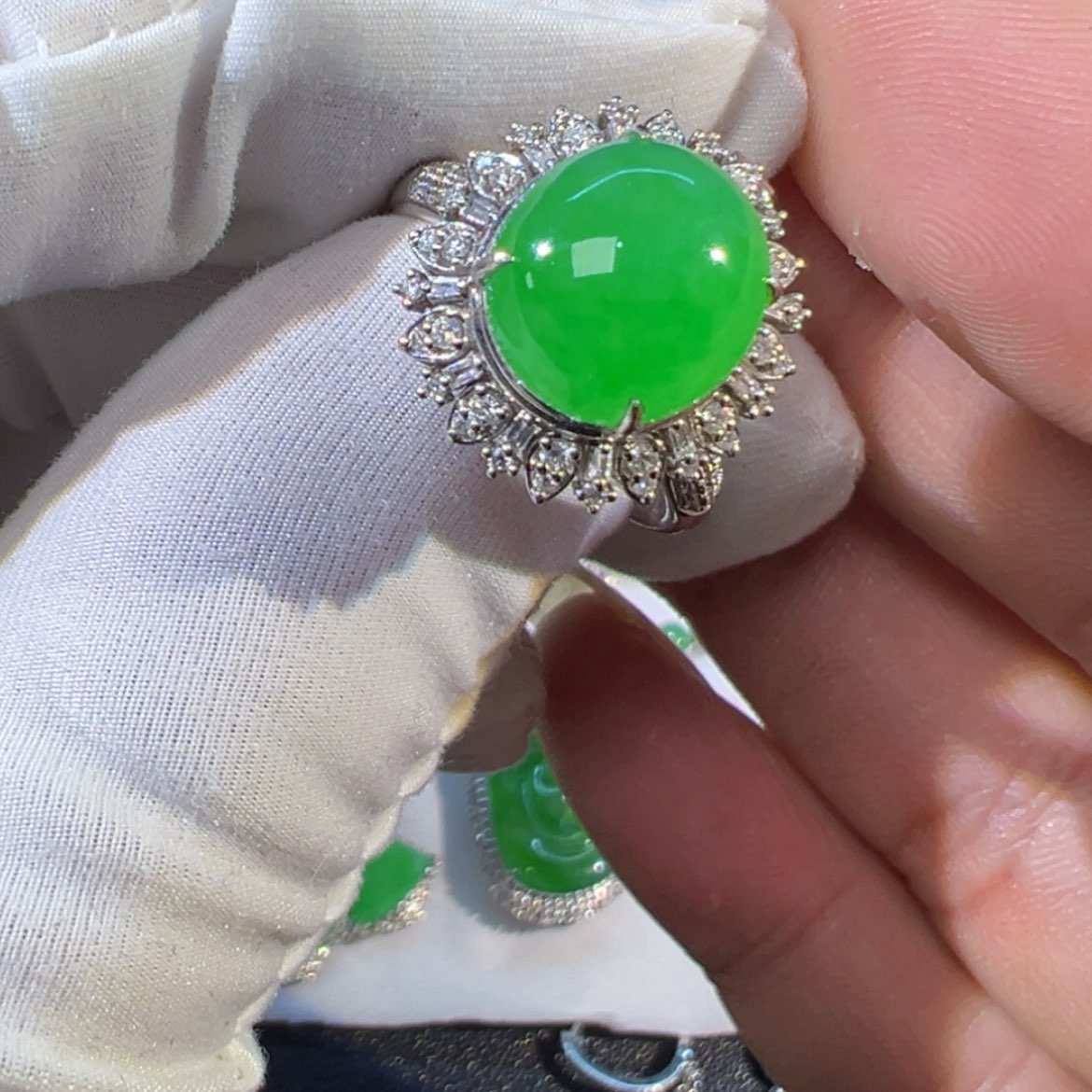 【闪购商品】翡翠颈饰18K金镶嵌翡翠戒指