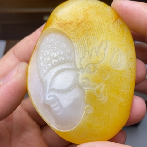 独***方和田玉未镶嵌颈饰