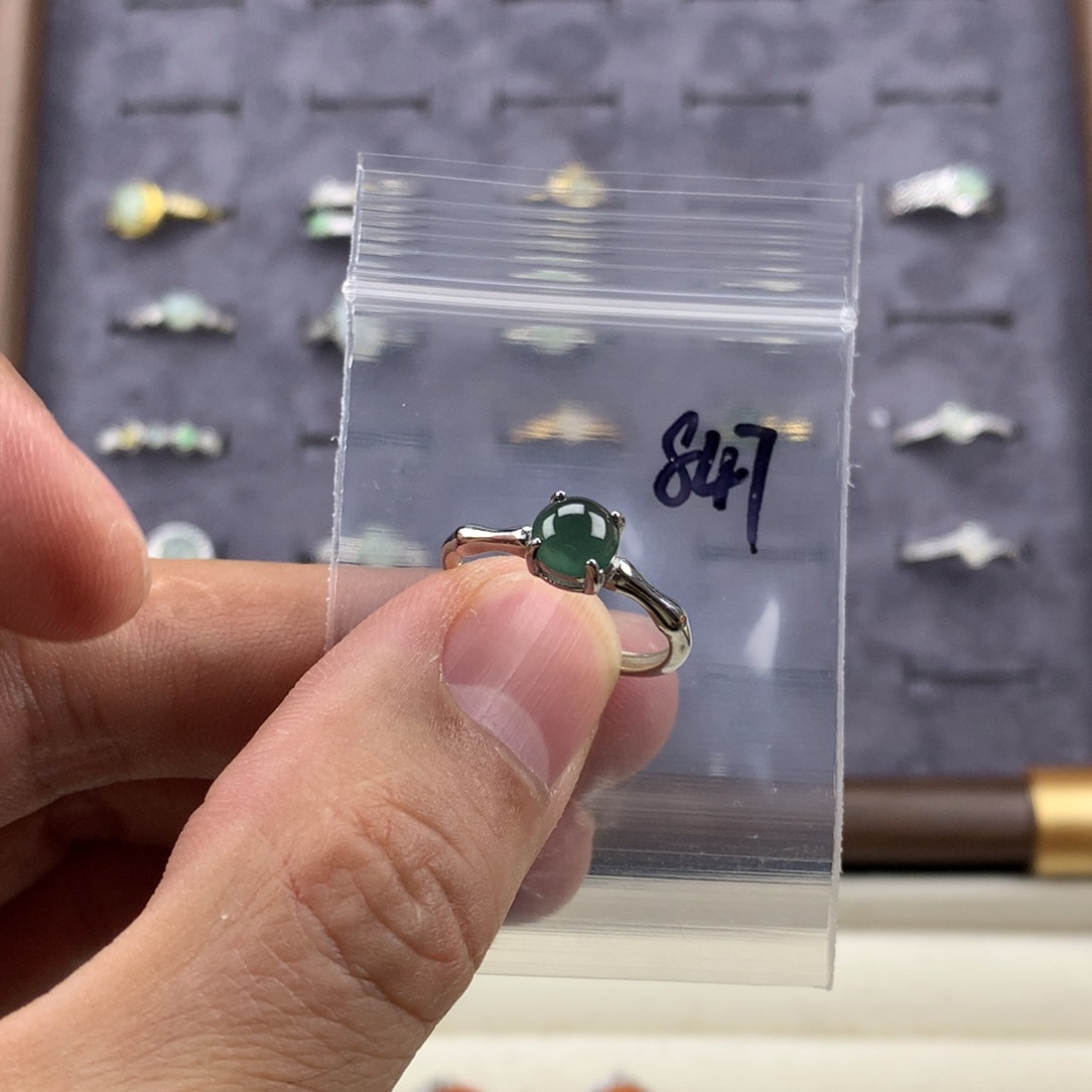 大****翡翠未镶嵌戒指847