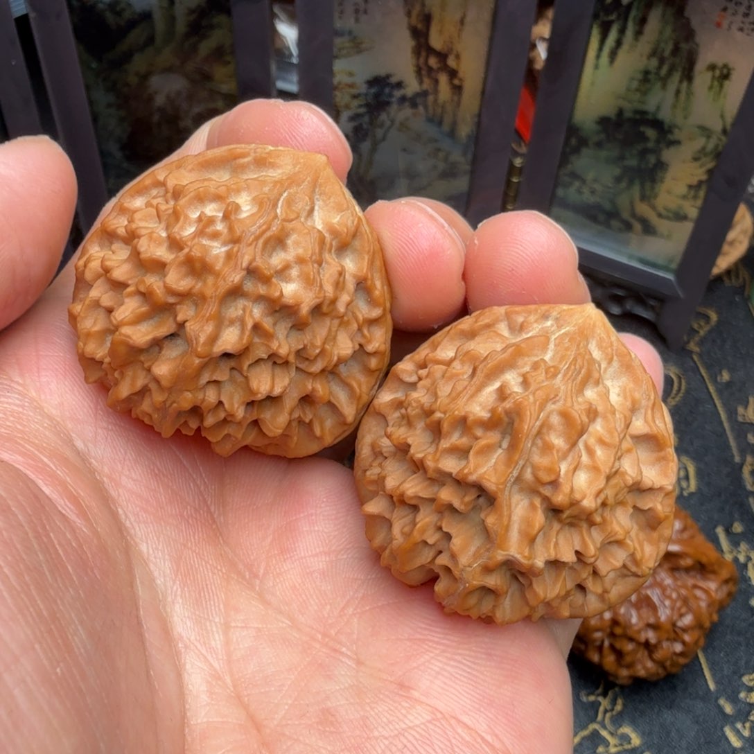 文玩核桃吊坠珊瑚塔36.5