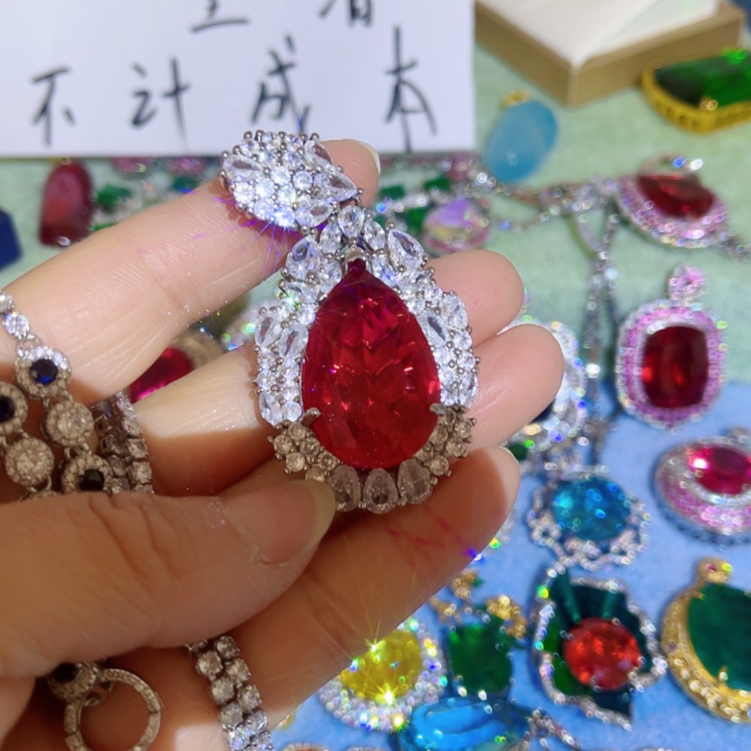 花岗石钨金璀璨夺目