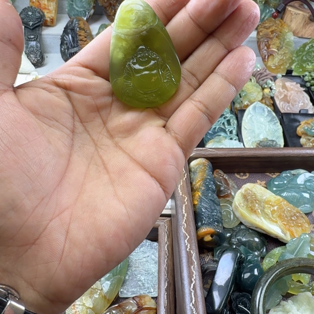 蛇纹石玉未镶嵌颈饰