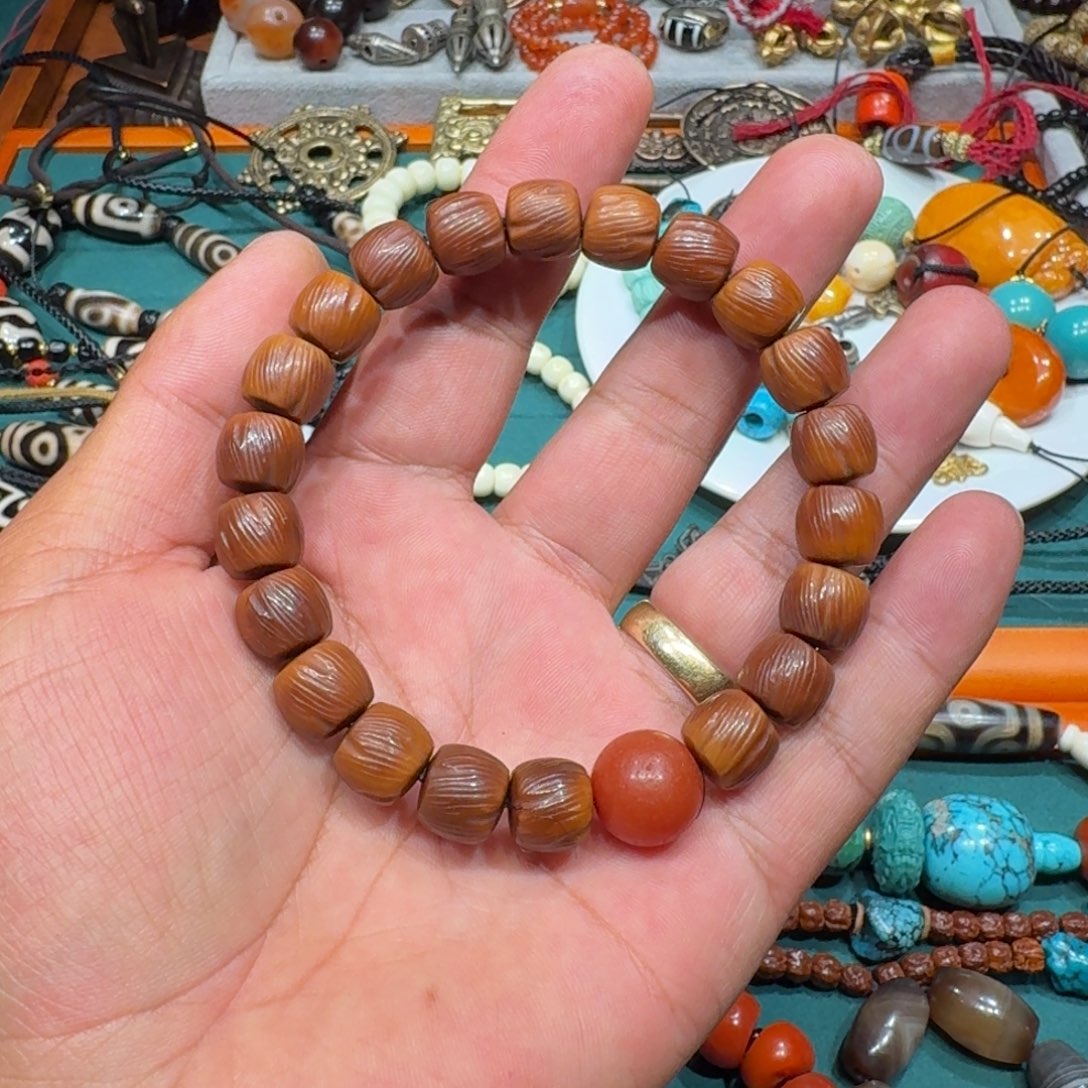 非洲檀香无事牌精品猴头单圈手串