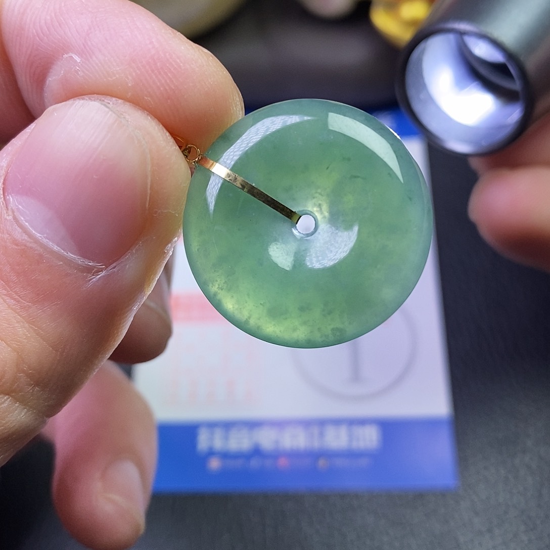 颈饰18K金镶嵌翡翠
