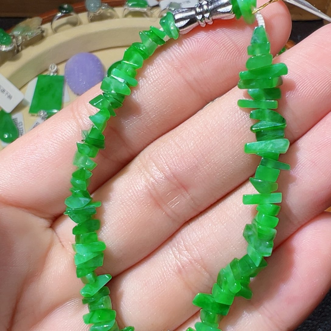 翡翠挂件未镶嵌翡翠