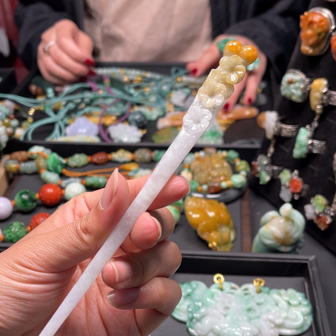 翡翠颈饰未镶嵌Vvvvvvvbvvvvvbbbb