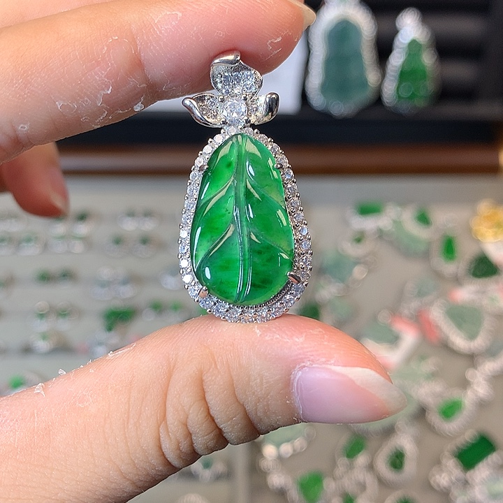 翡翠未镶嵌颈饰吊坠