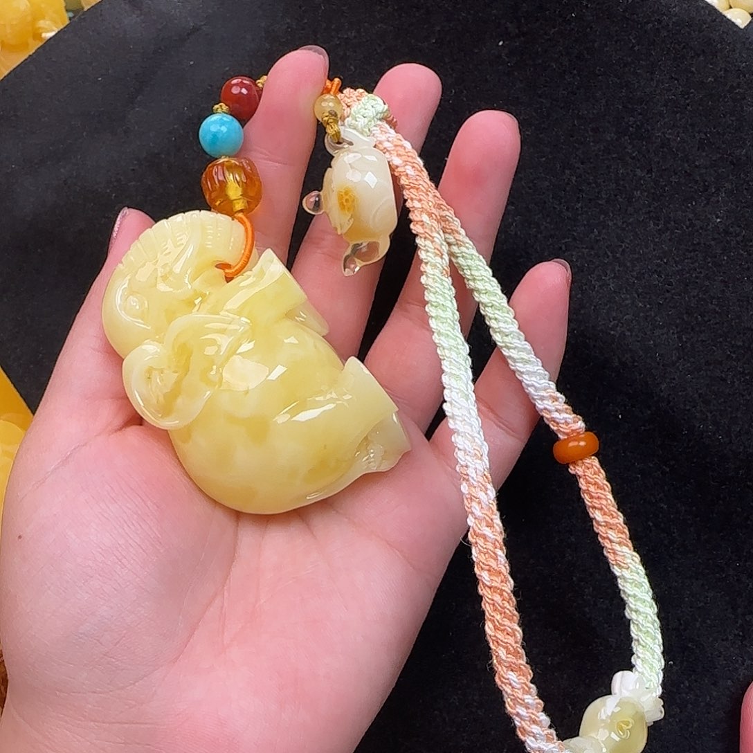 蜜蜡未镶嵌珠宝奇石