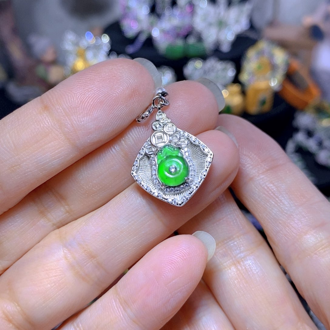 翡翠银S925镶嵌耳饰天然翡翠