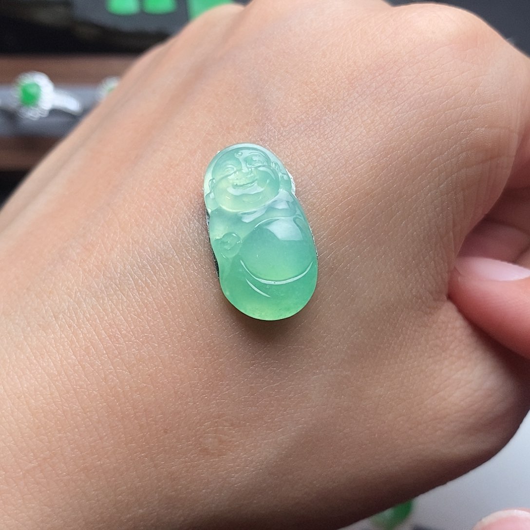 翡翠未镶嵌颈饰佛公