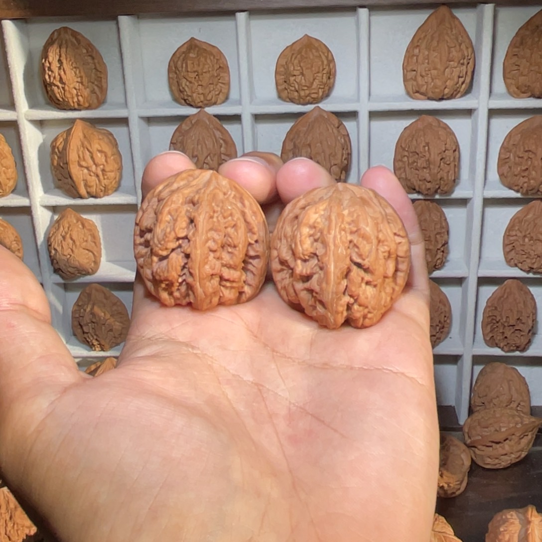 文玩核桃把件40八筋聚顶粗筋