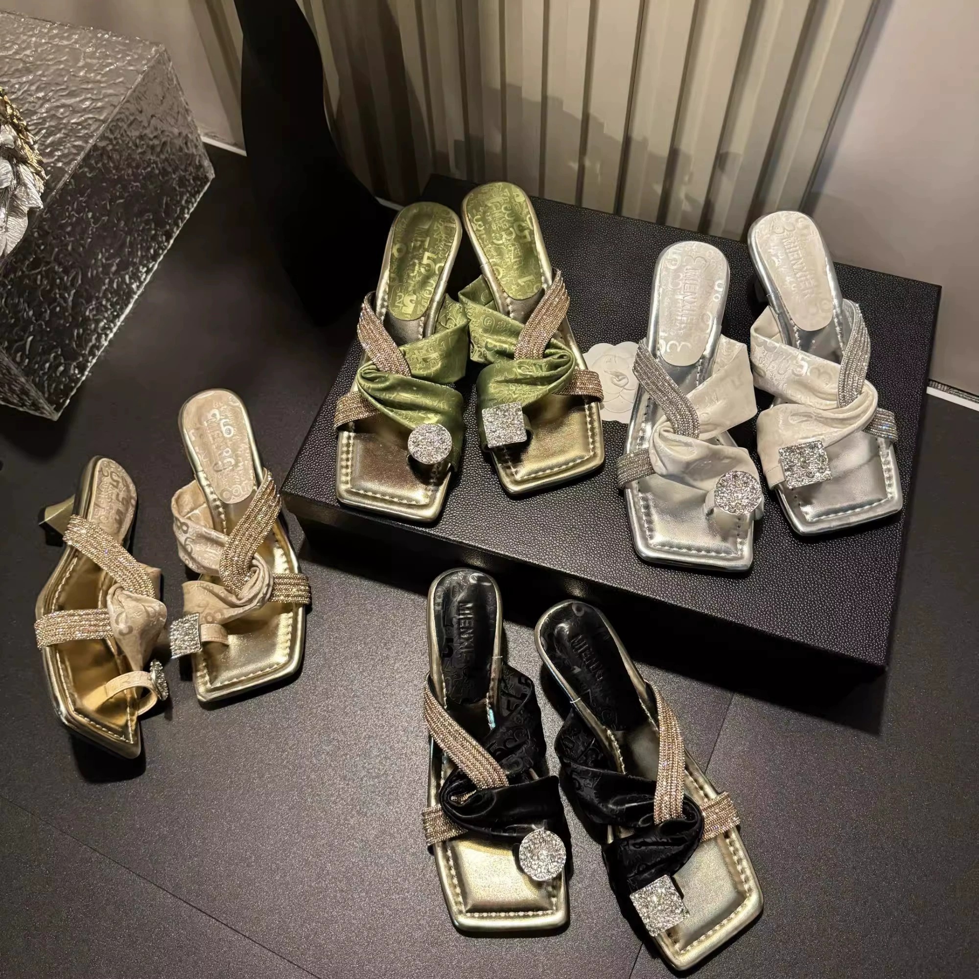 2025夏季时尚新款鸳鸯水钻高级感设计气质百搭爆款夹趾凉拖鞋-5CM