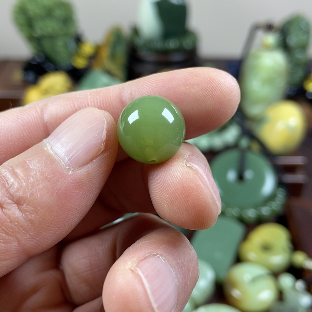 岫岩老玉（透闪石质玉）未镶嵌珠宝奇石