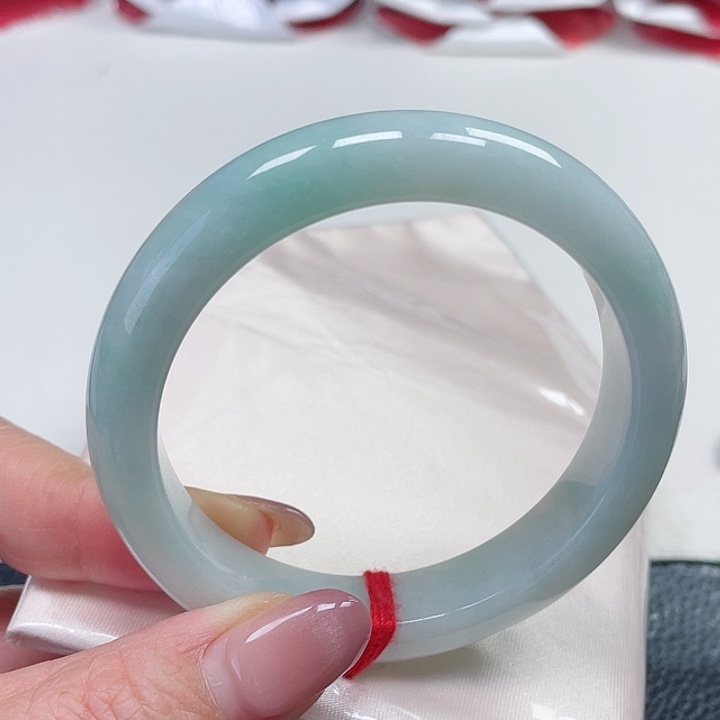 翡翠手镯未镶嵌翡翠手镯