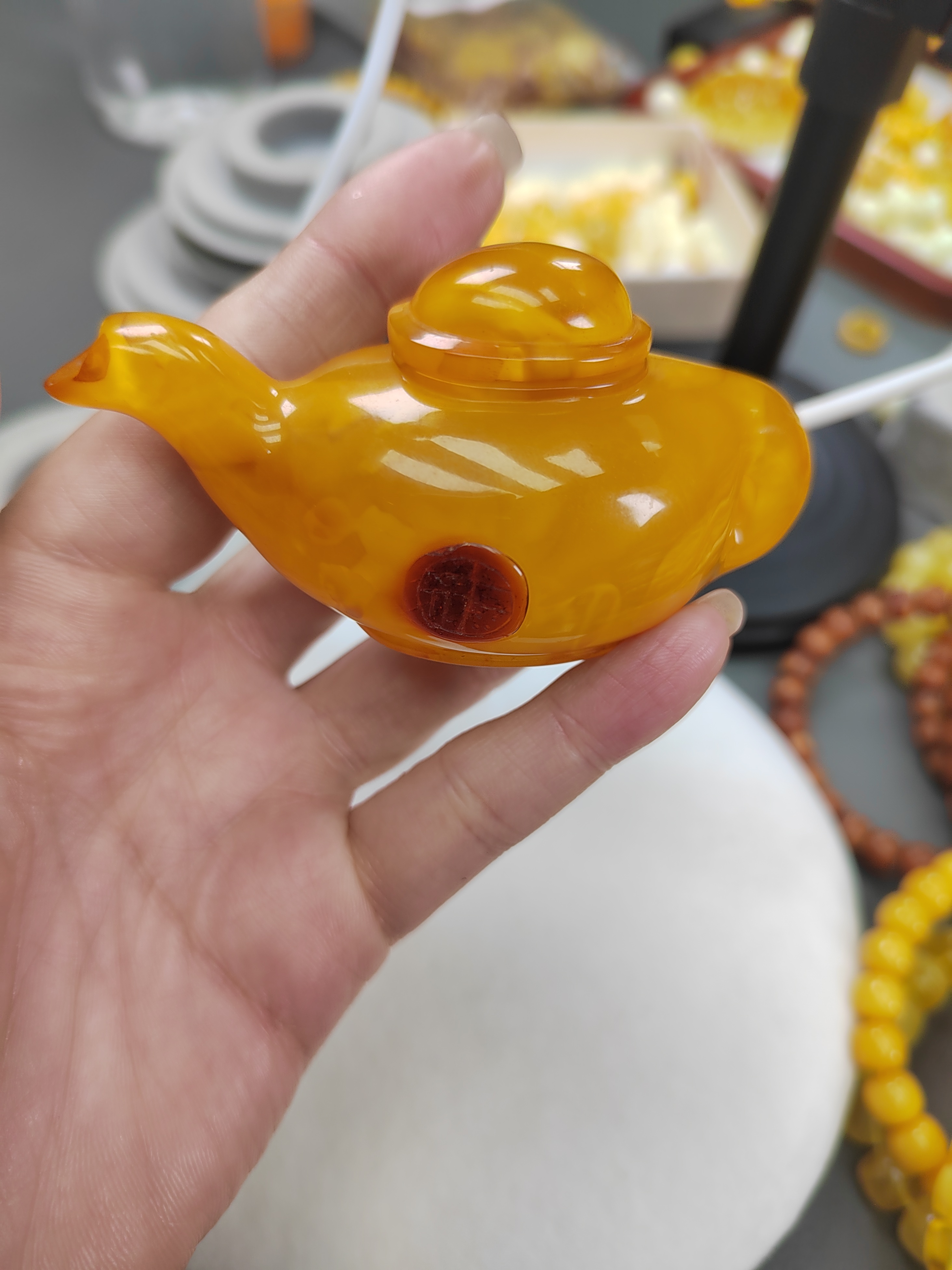 鸡油黄蜜蜡手把件