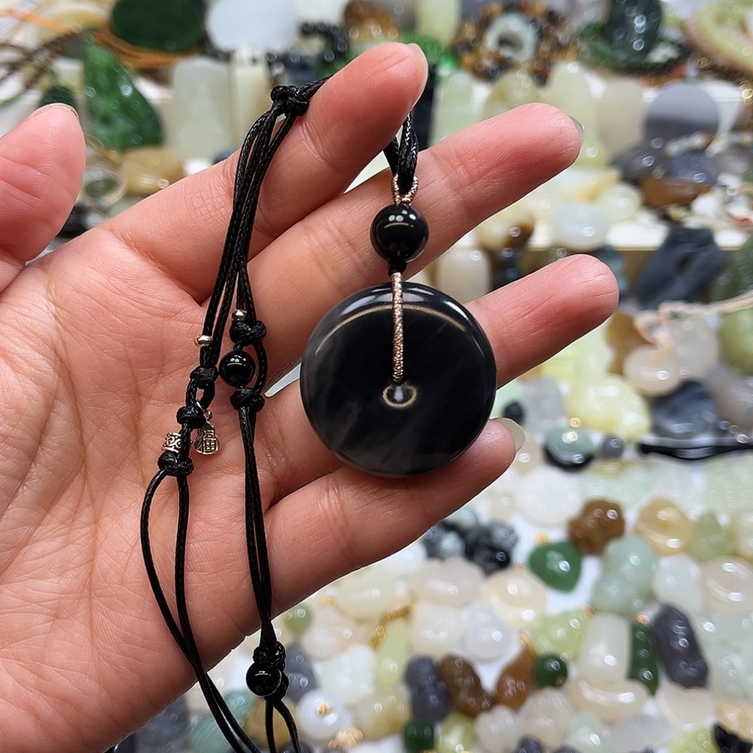 和田玉未镶嵌吊坠(赠链)