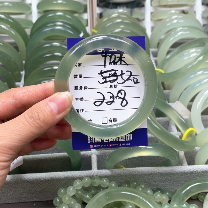 蛇纹石玉手镯未镶嵌奶*