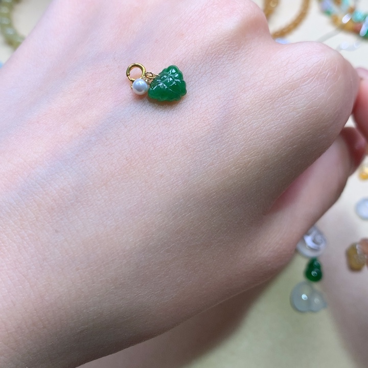 翡翠18K金镶嵌颈饰蝴蝶