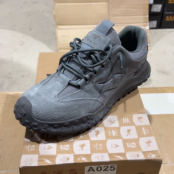 编码025号。42码防砸防刺劳保鞋。