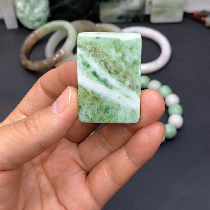 独山玉无事牌未镶嵌