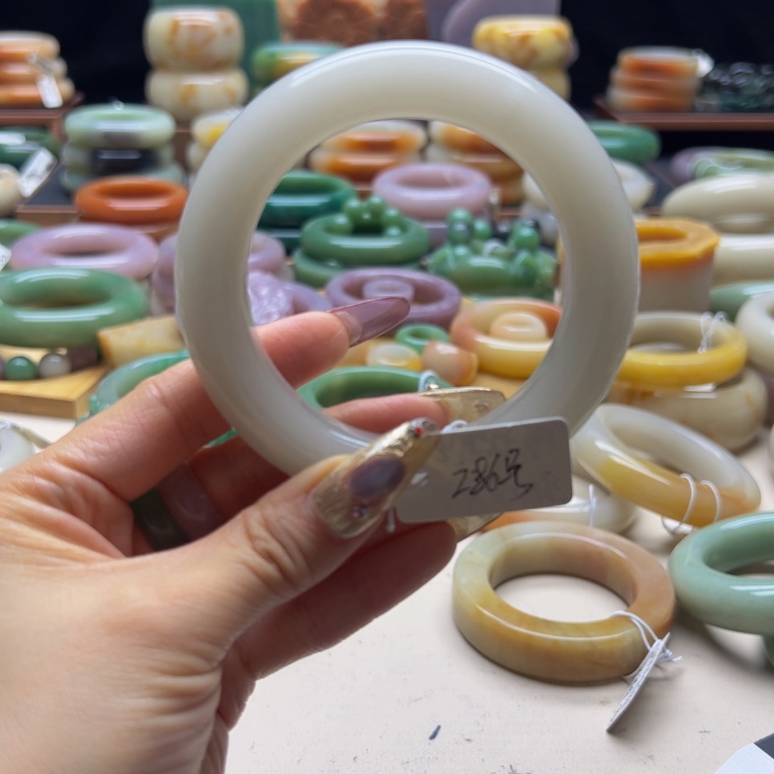 石英质玉手镯未镶嵌