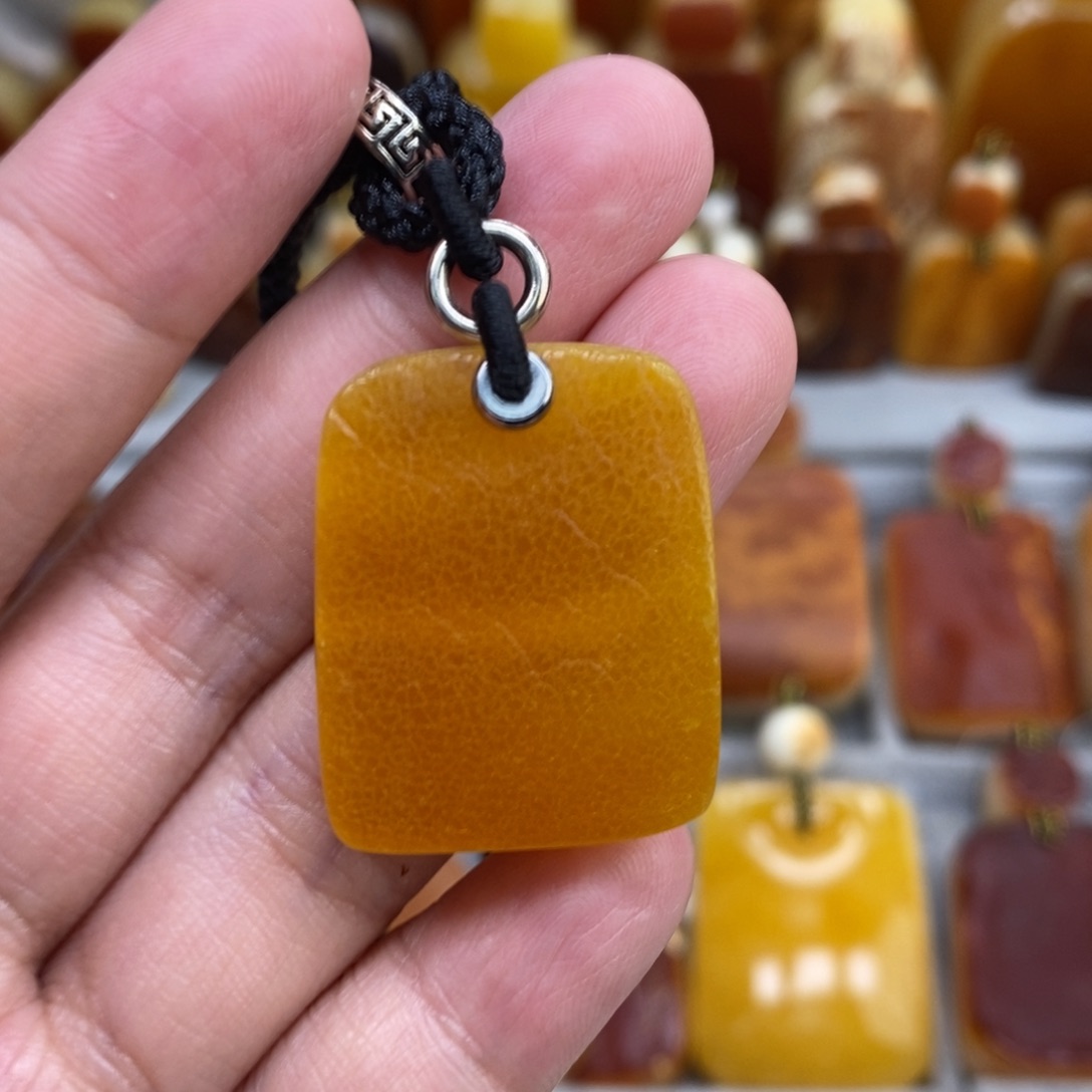 蜜蜡未镶嵌珠宝奇石