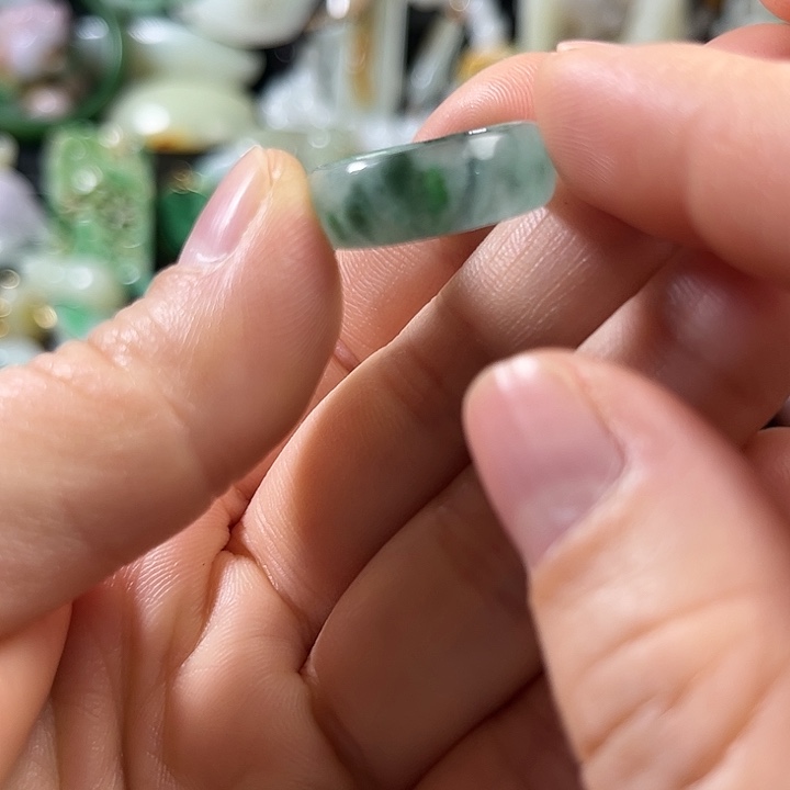 翡翠未镶嵌颈饰翡翠未镶嵌颈饰