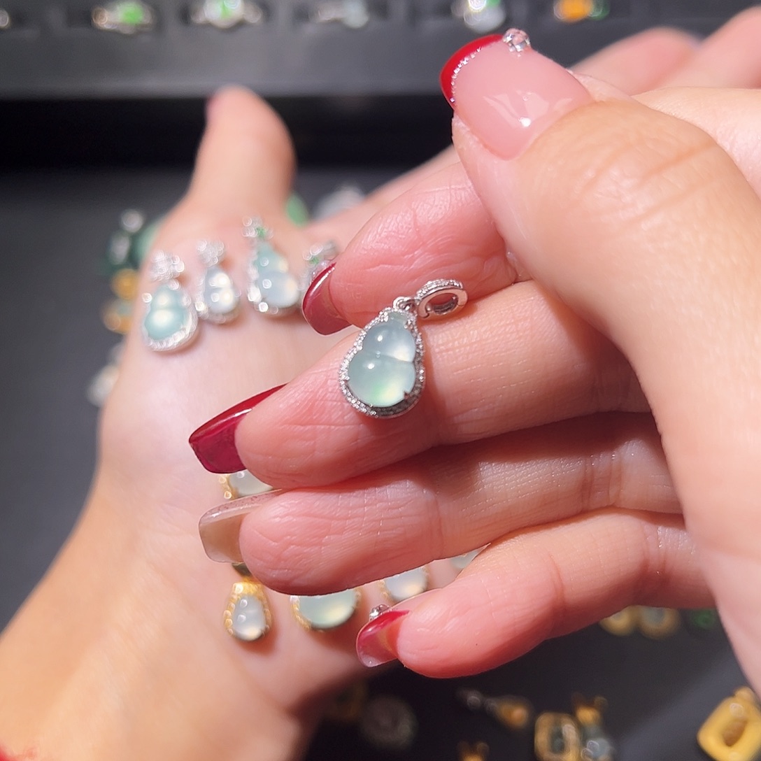 翡翠颈饰18K金镶嵌用****4吊坠