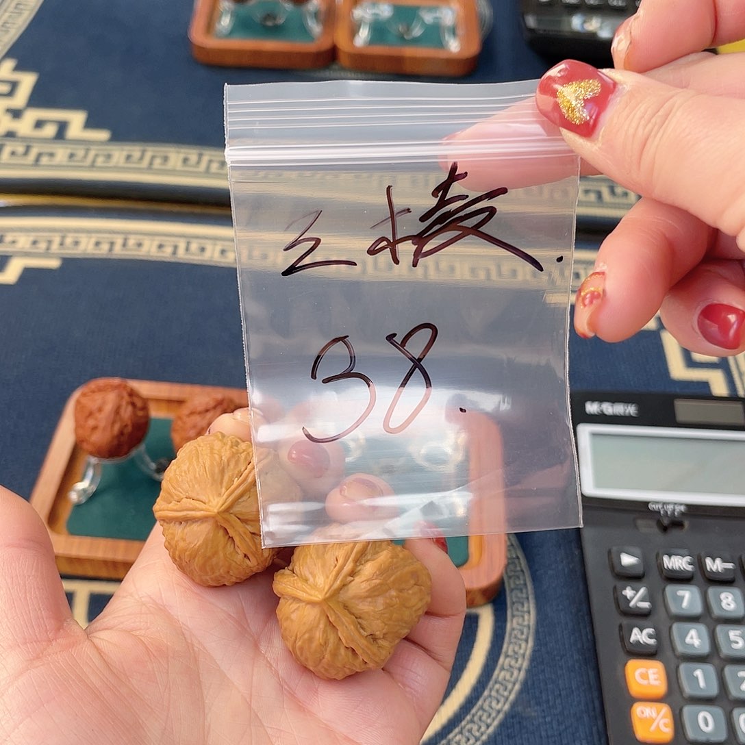 文玩核桃把件高三棱